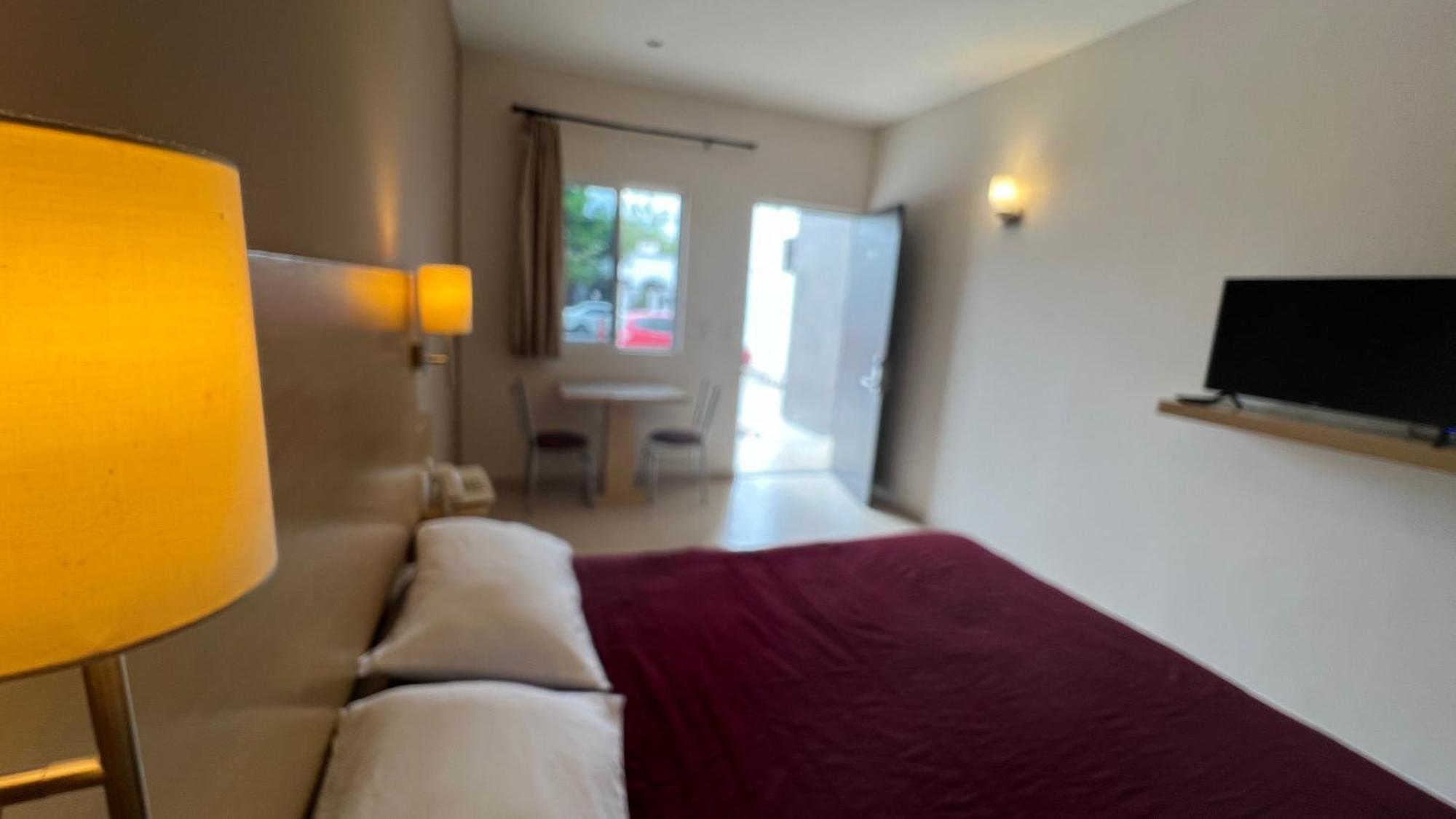 Nova Hotel Кадерейта-Хименес Экстерьер фото