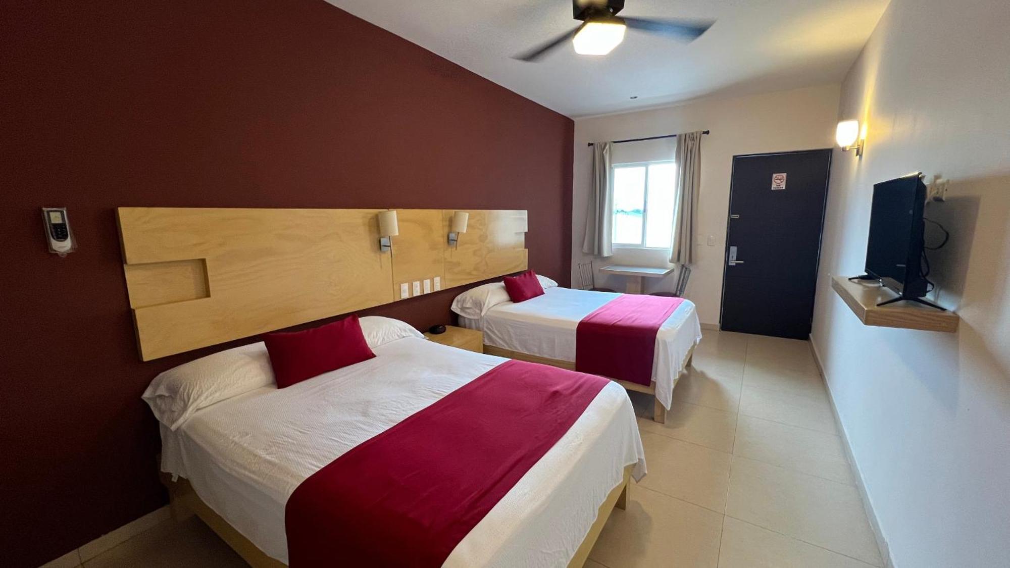 Nova Hotel Кадерейта-Хименес Экстерьер фото