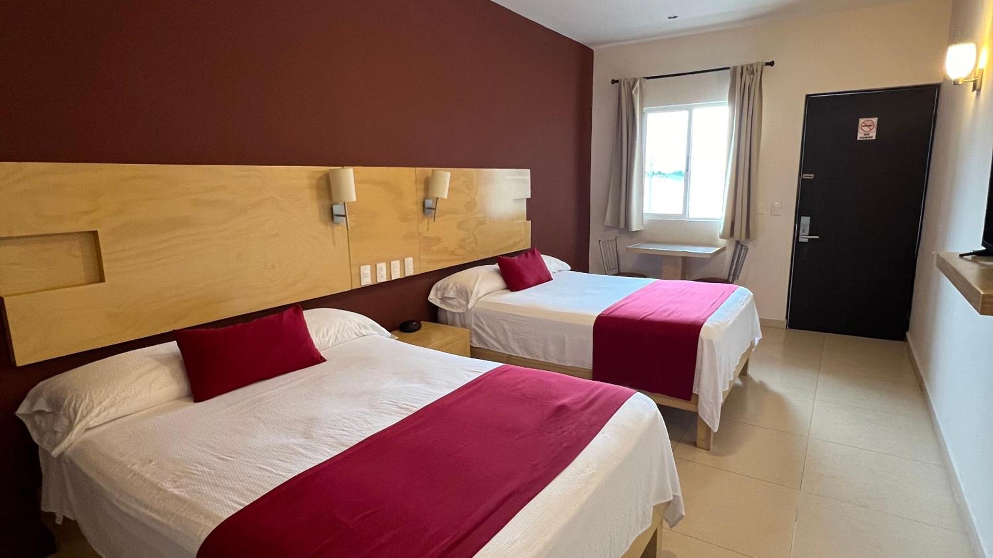 Nova Hotel Кадерейта-Хименес Экстерьер фото